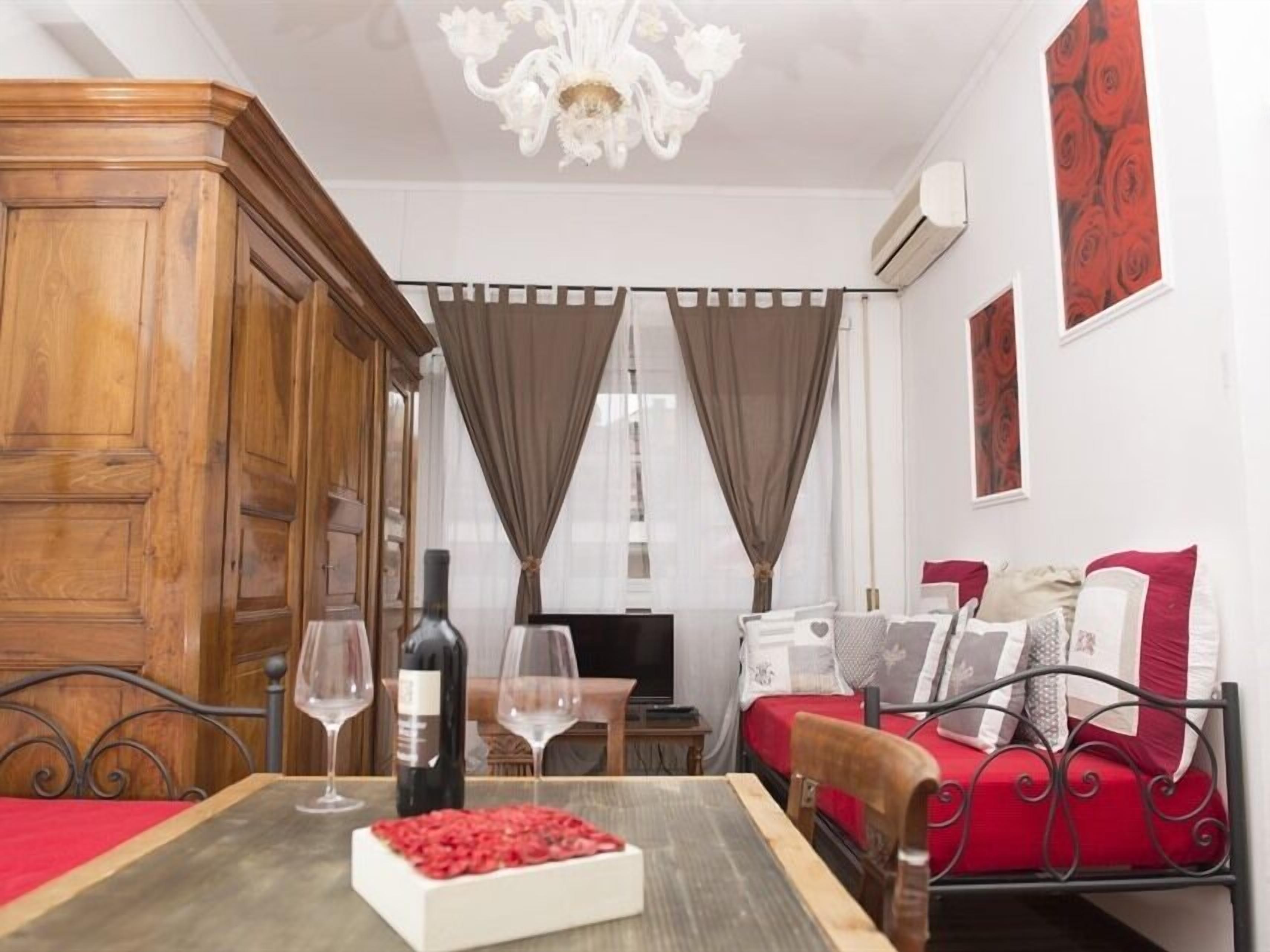 Le Fate Apartments — Photos 1